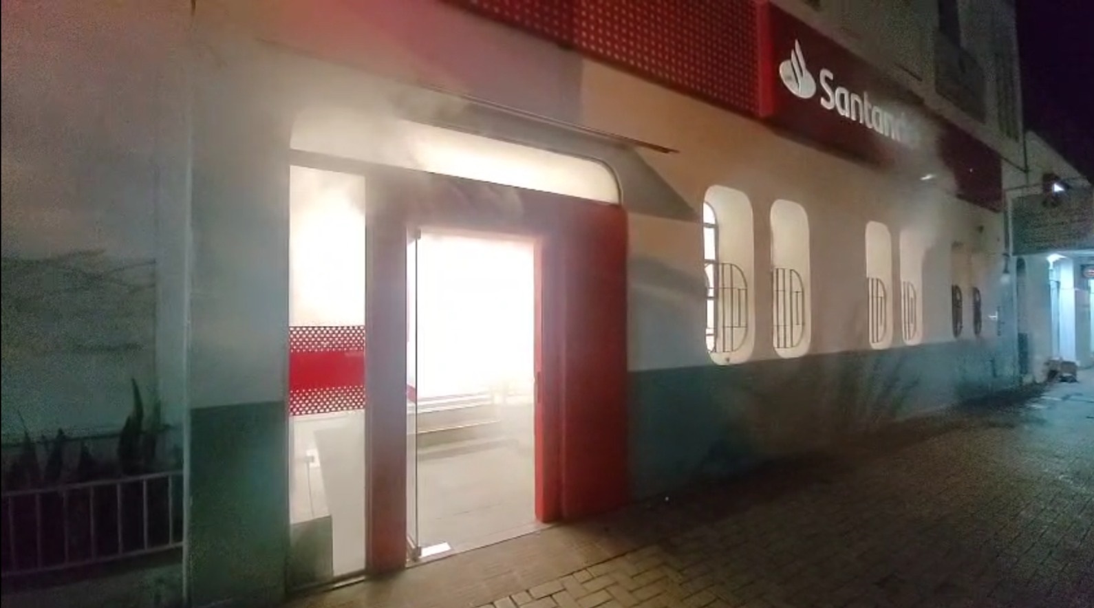 Sistema de segurança do banco Santander dispara em Santos Dumont